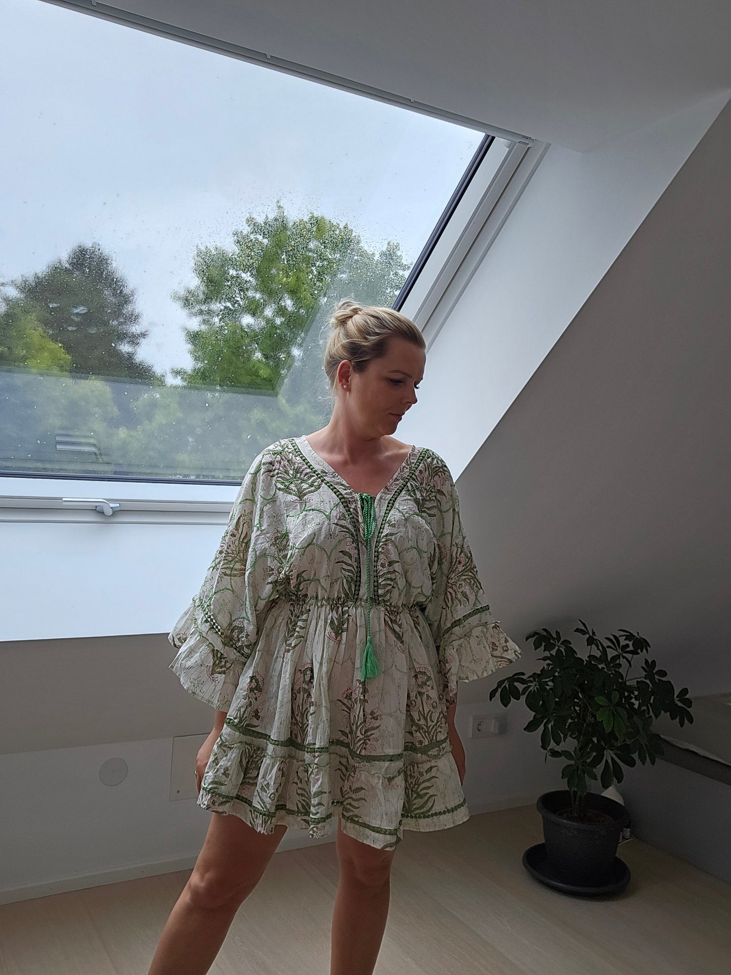 Sommerkleid mit Stickerei Grün