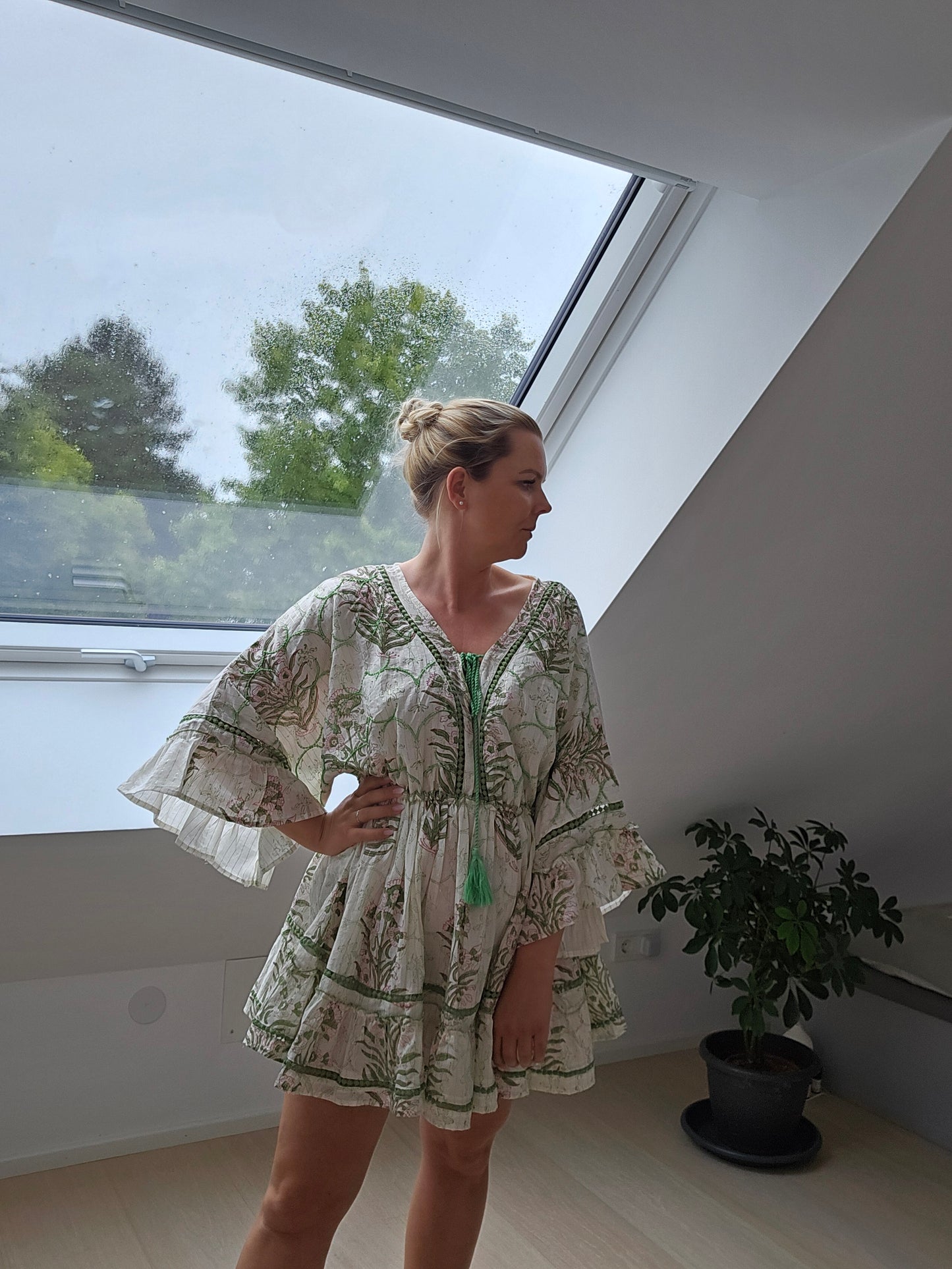 Sommerkleid mit Stickerei Grün