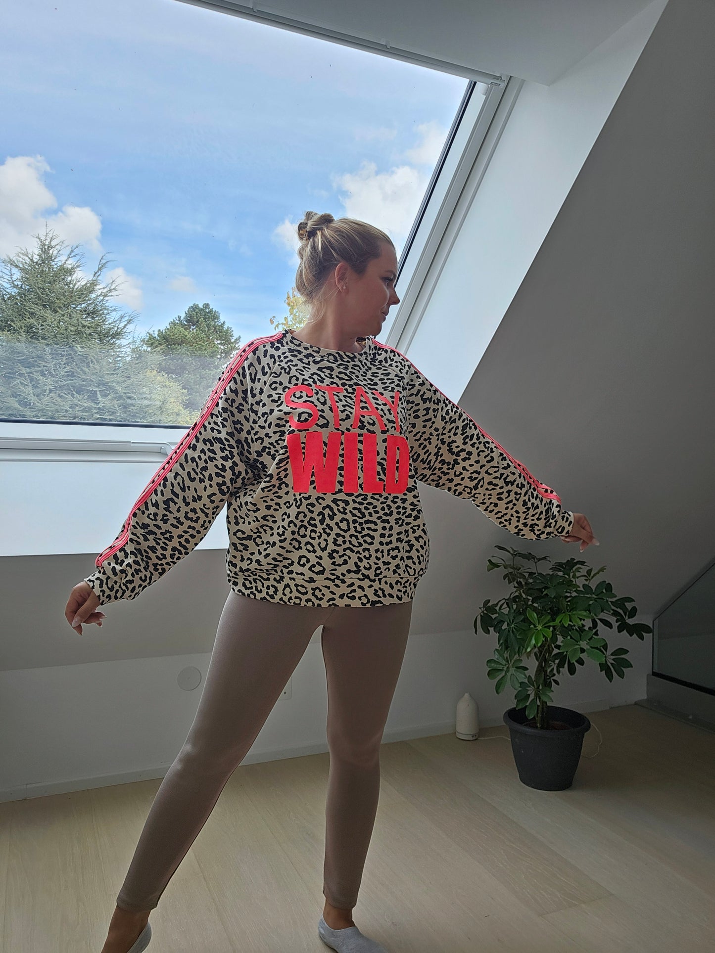 LeoPullover mit Schrift / Beige Braun