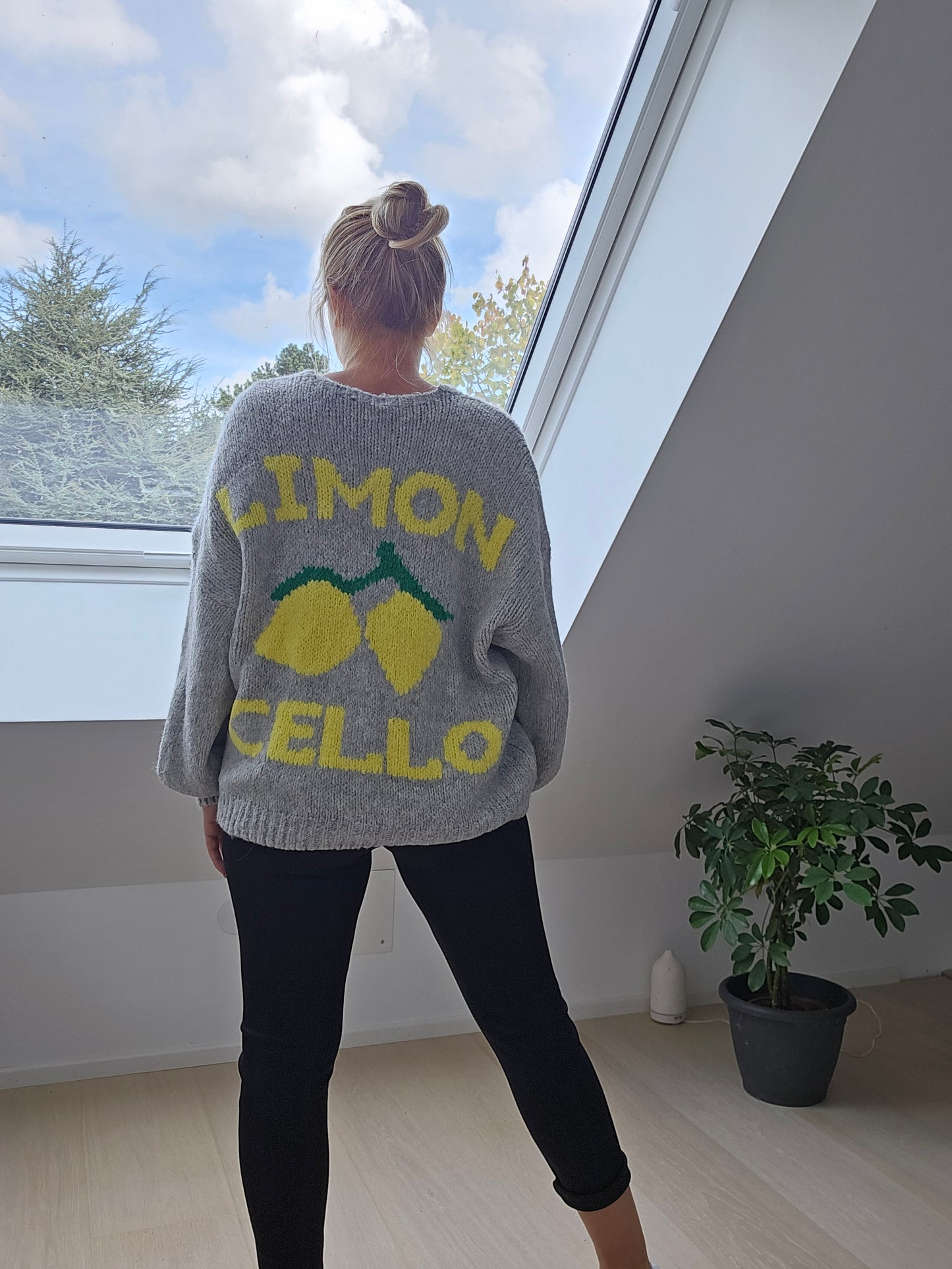 Strickjacke mit Lemon / Grau