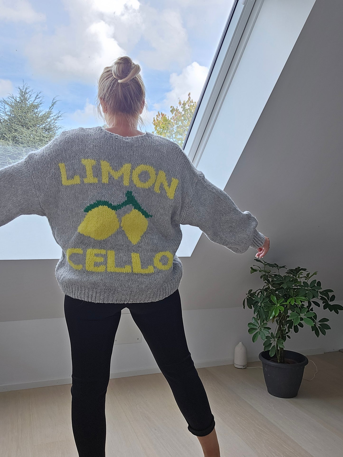 Strickjacke mit Lemon / Grau