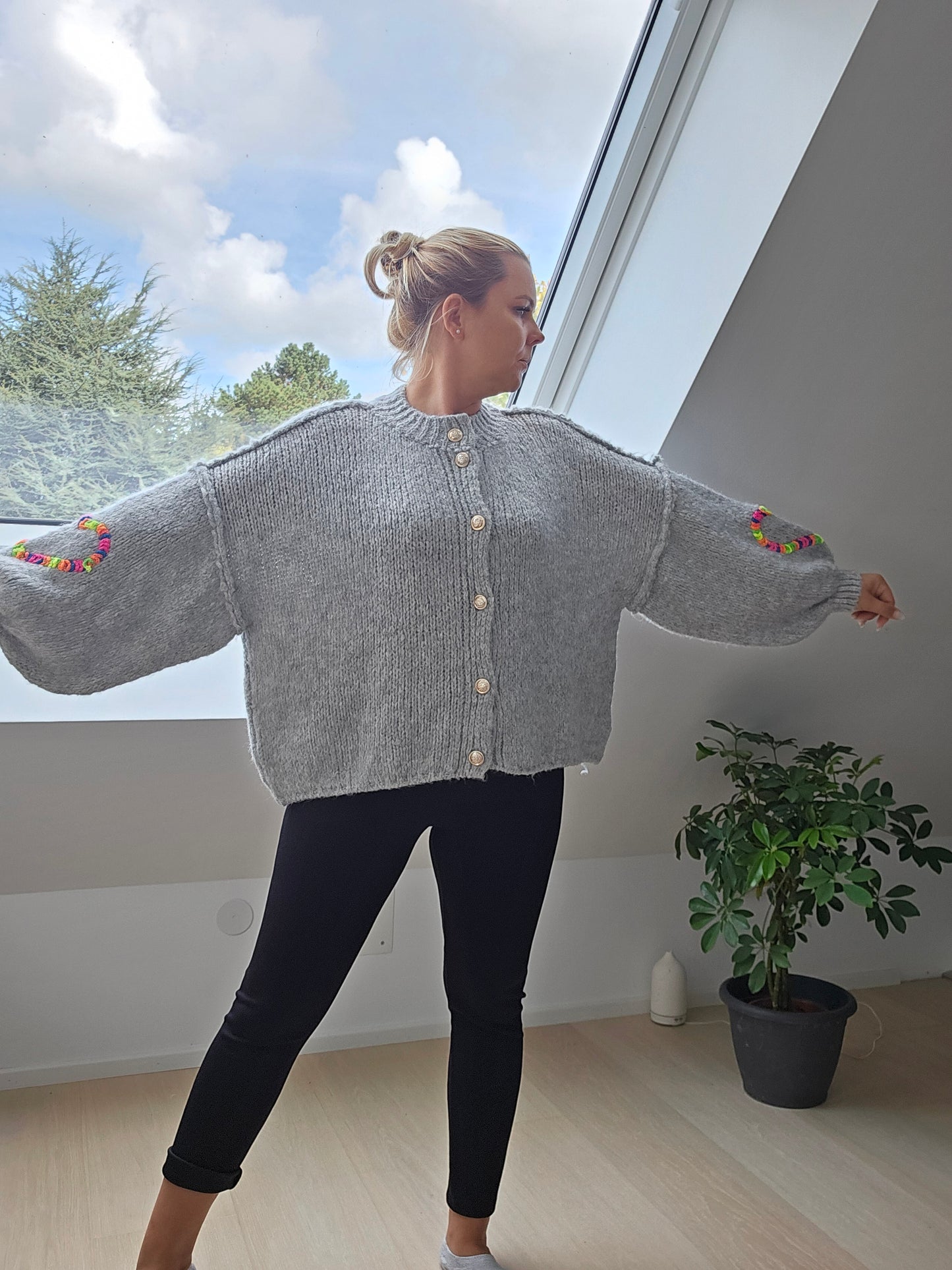 Strickjacke mit Herz / Grau