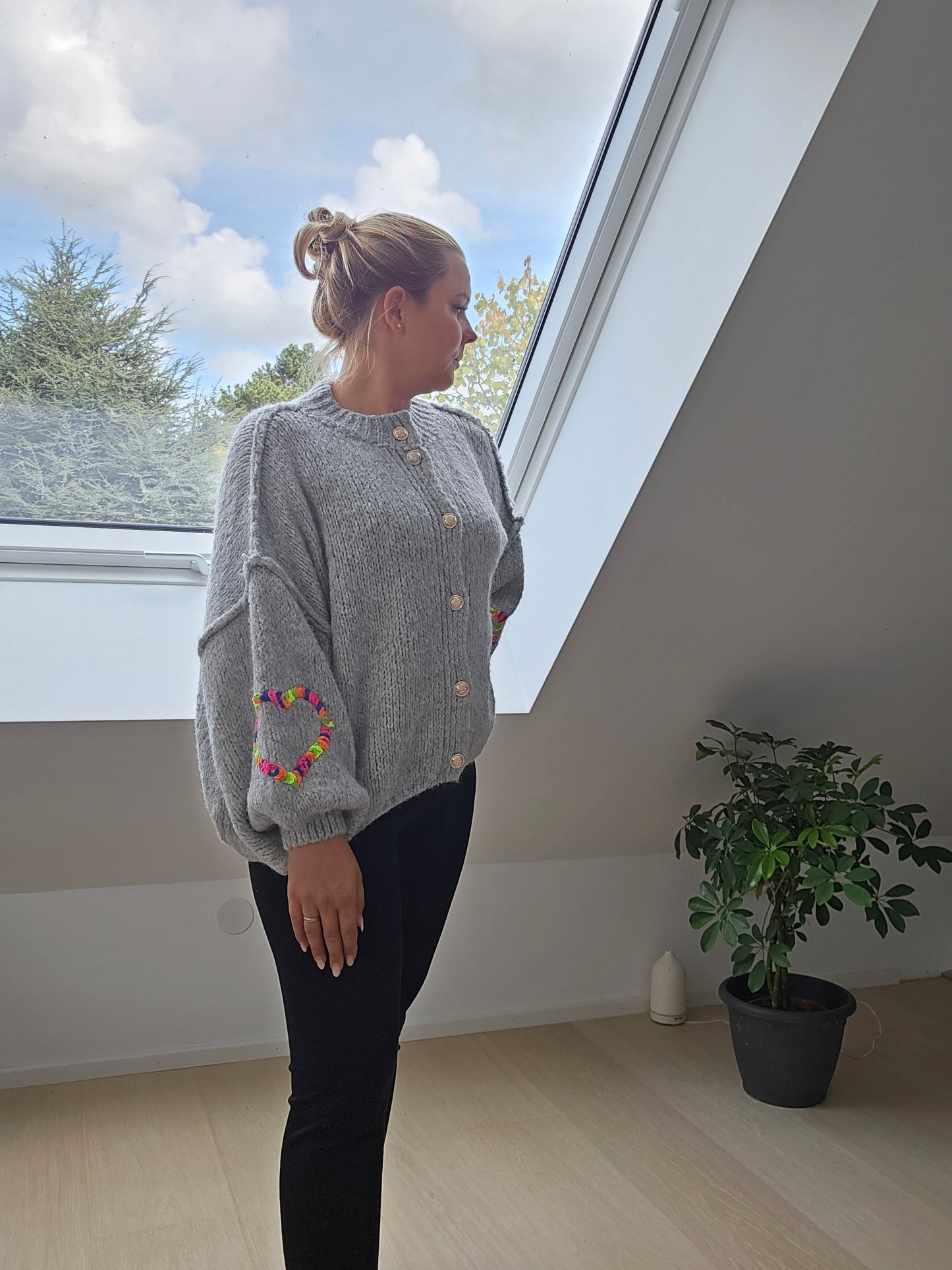 Strickjacke mit Herz / Grau