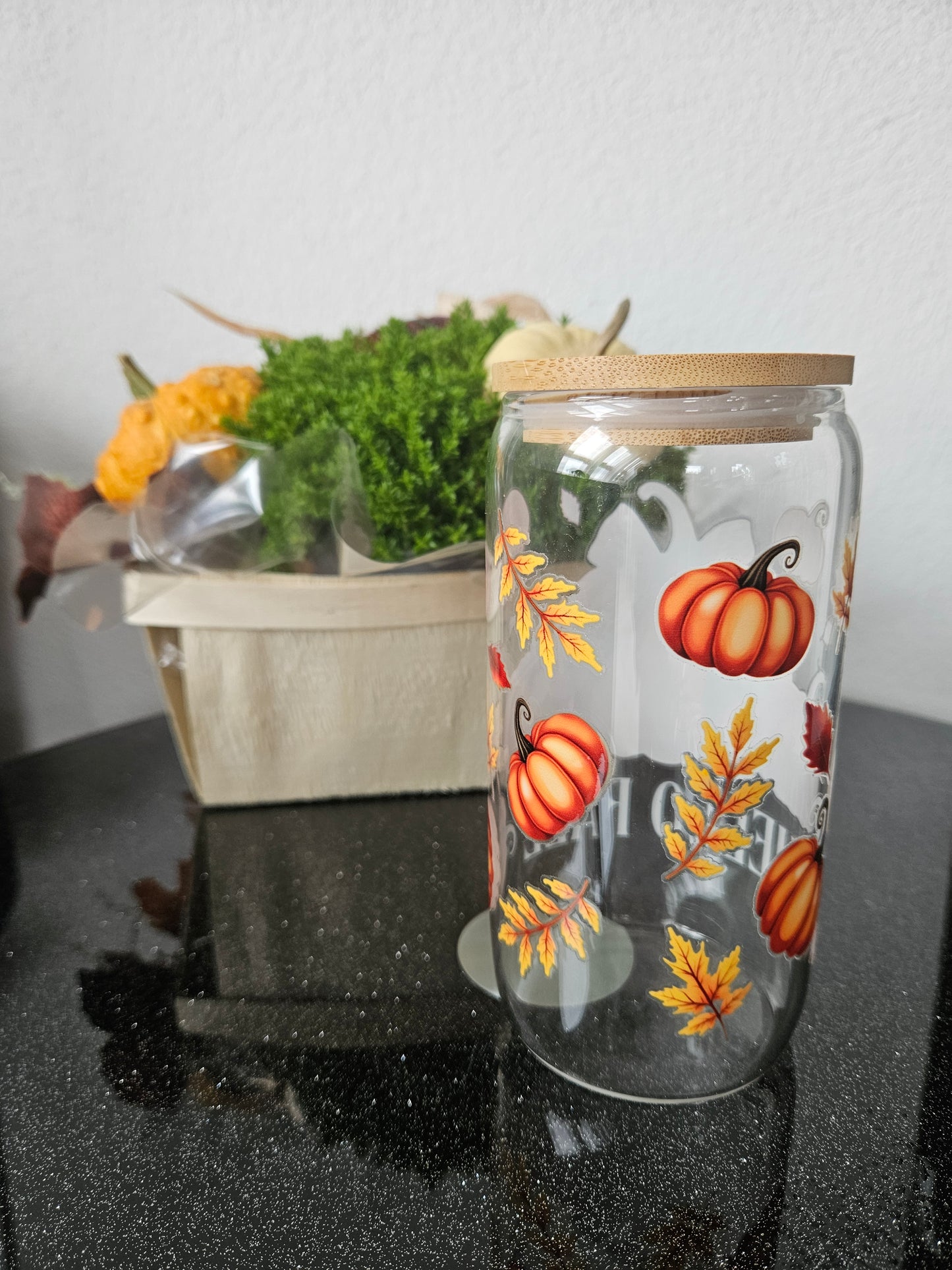 Trinkglas im Herbstdesign mit großem Kürbis - 470ml
