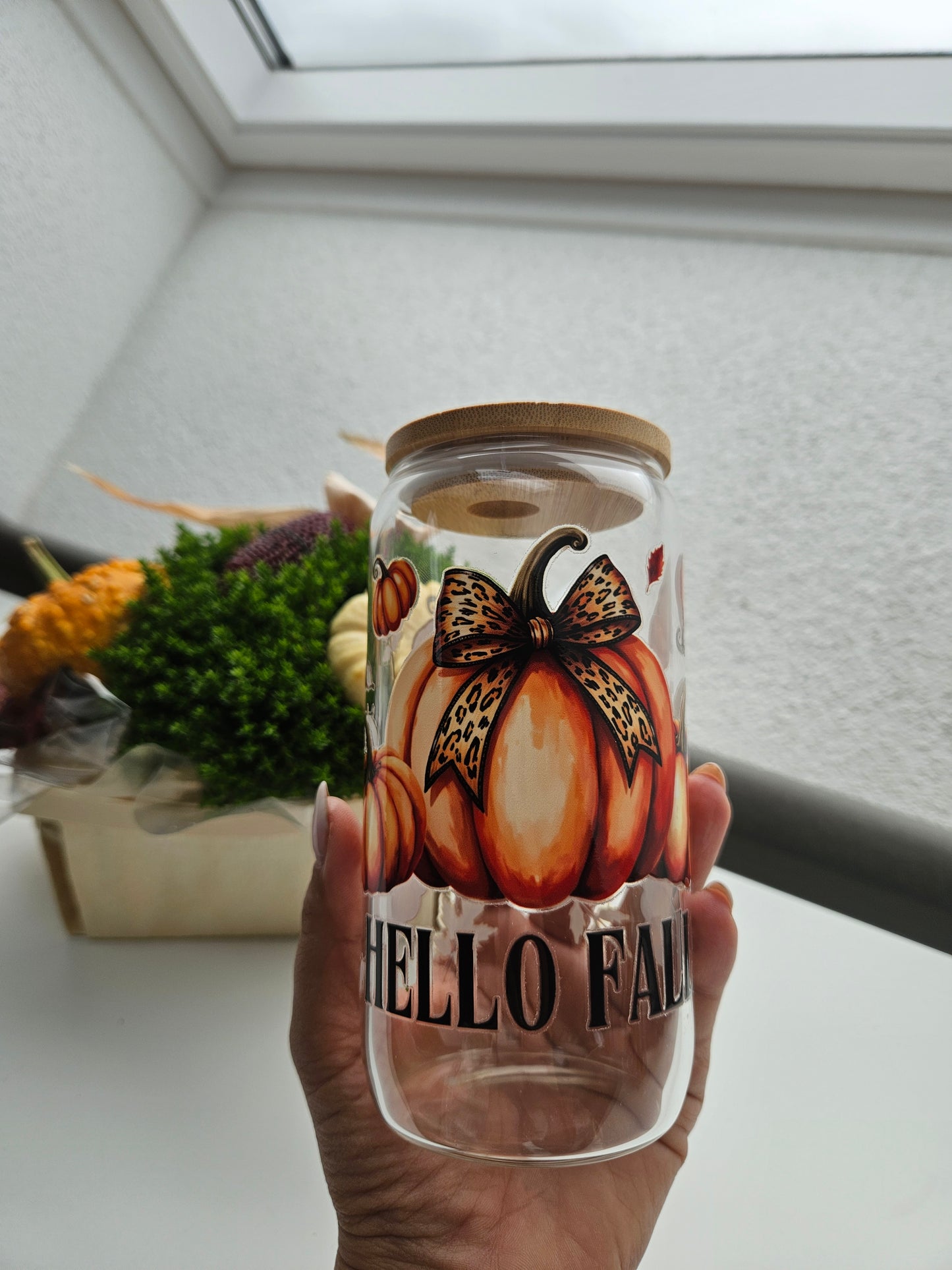Trinkglas im Herbstdesign mit großem Kürbis - 470ml