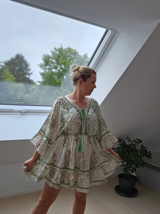 Sommerkleid mit Stickerei  Grün